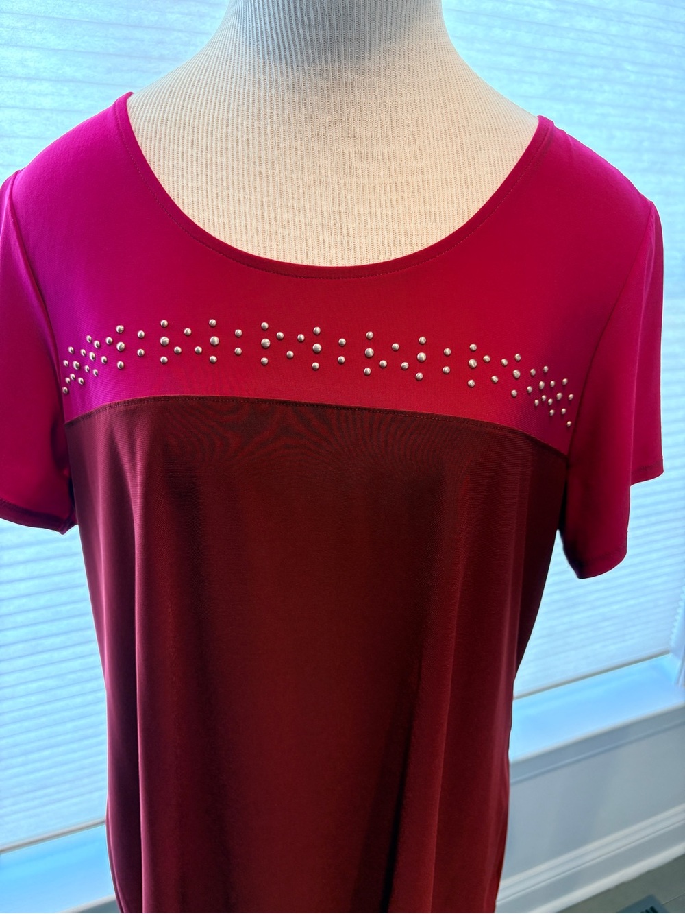 Lightweight Travel-Friendly Two-Tone Stud Trim Top
